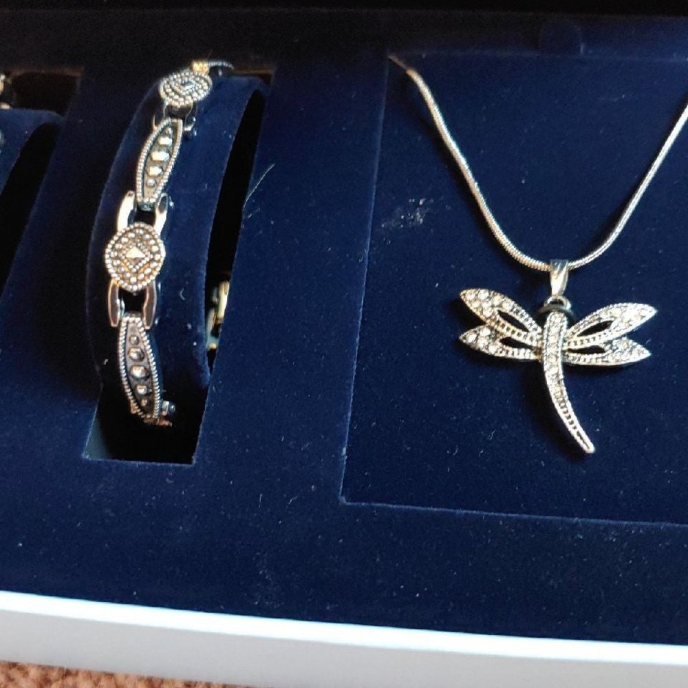 BELLA & ROSE  WATCH  BRACELET & DRAGON FLY SALE - Picture 3 of 5